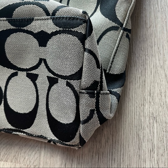 COACH large signature tote - Picture 4 of 8